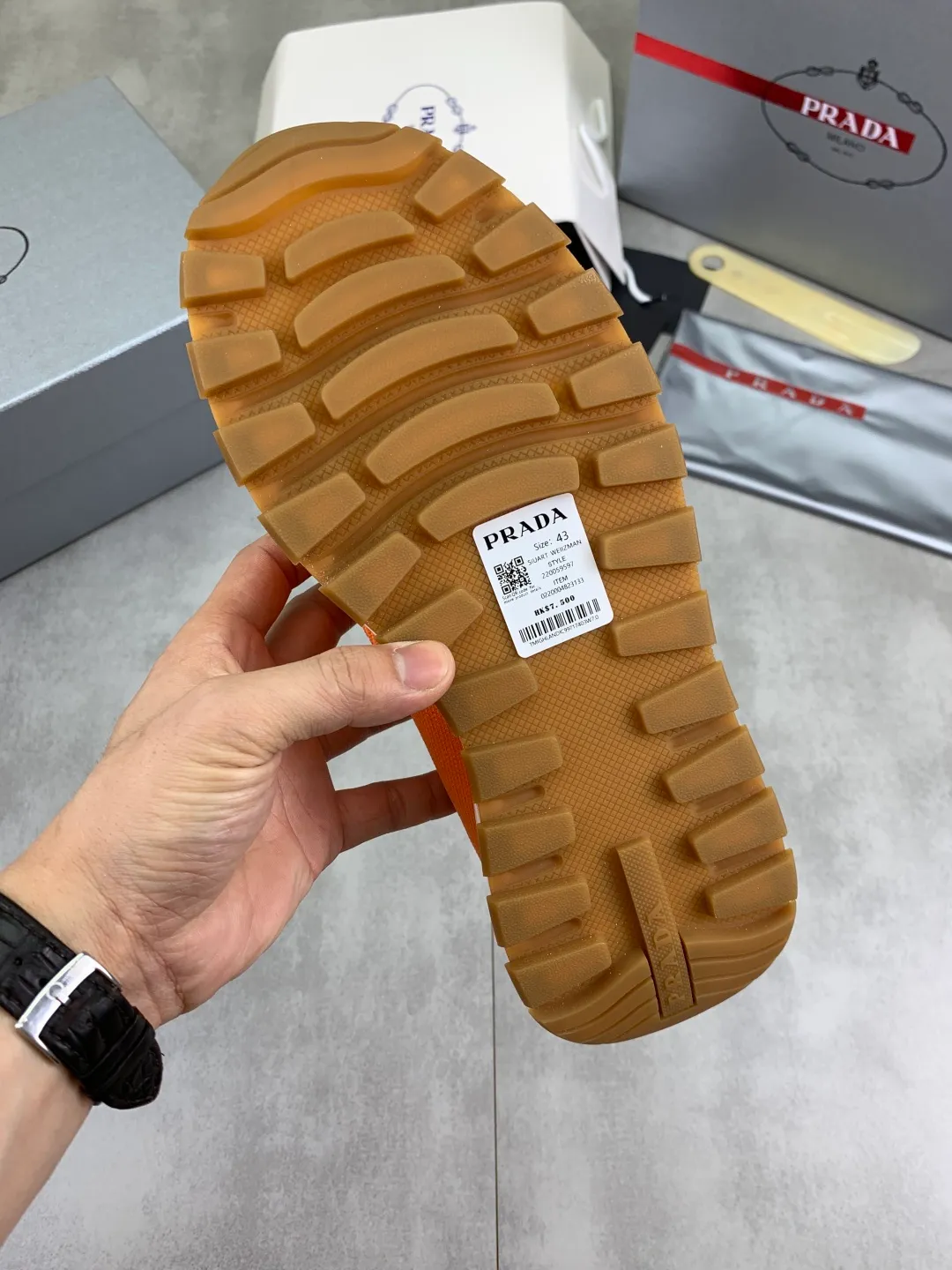 Men's shoes 💰P560💰[New model] Flying weave series (summer must-have) is now available on the official website, 🆘 Trendy brand (Prada) mainly promotes popular models, avant-garde and versatile fashionable men's shoes, private version molding, cowhide surface splicing 1:1.. Simple fashion, original imported cowhide lining and cowhide feet; the atmosphere and personality are more fashionable, eye-catching and pursuing class. It will subvert the old idea and be a must-have for fashion trendsetters with you! Must keep it for yourself! High-end comfort and low-end, high-end quality workmanship. Size: 38-45 6️⃣colors available.